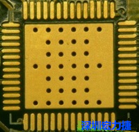 這是最不好的通孔設(shè)計(jì)，貫穿通孔直接擺放于QFN的接地散熱墊上，制造上無法確保其錫量，也就無法確保焊接良好。