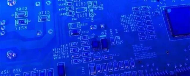 軸心自控AC系列自動涂覆機涂覆效果，均勻度非常一致