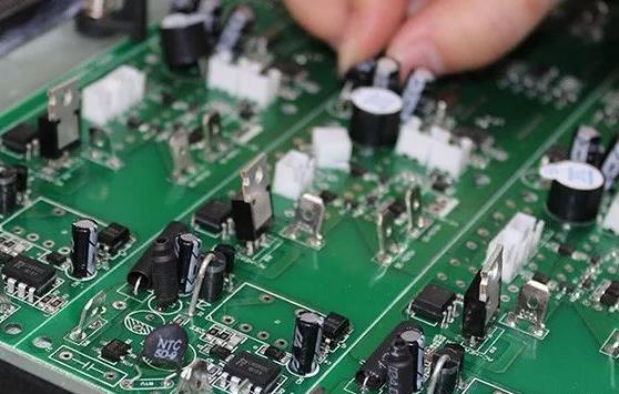 PCBA加工貼片元器件與插件元器件的區(qū)別在哪？