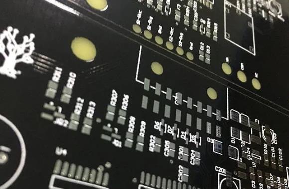 如何確定PCB的基板材料？